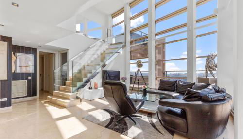 Penthouse Duplex with Epic Views - Photo 2