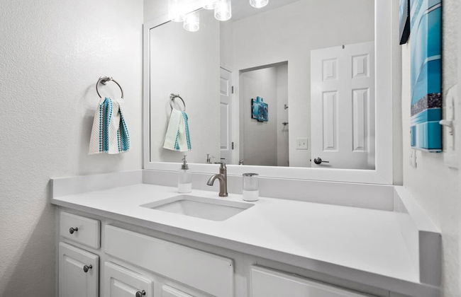 Stylish One Level Home Ping Pong Foosball Yard - Foto 23