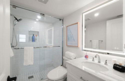 Serenity Shores Renovated Top Floor Condo w Stunning Ocean Views - Foto 23