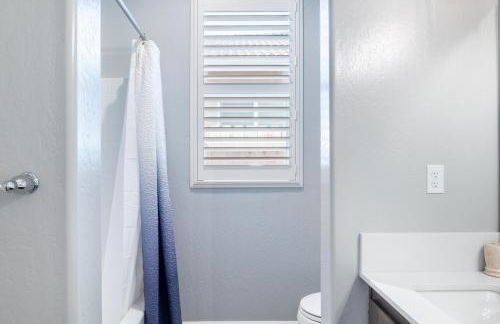 Spacious 4BR Home With BBQ, Near Sequoia & Fresno - Photo 29