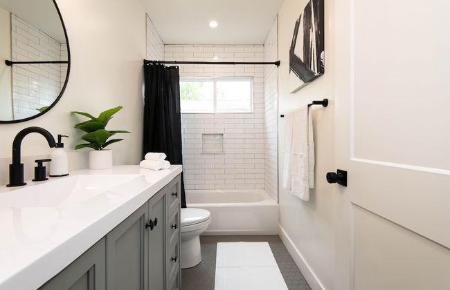 Epic House Near Griffith Observatory - Photo 28