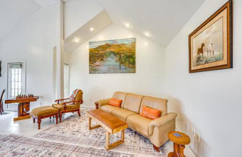 Walk to Lake Chicot Cottage with Yard and Views! - Foto 5