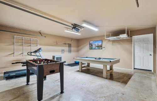 Retreat close to Lewisville Lake with pool, pet ok - Photo 20