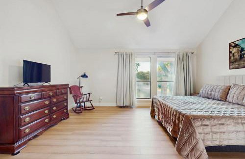 Cozy Dog-Friendly Home WITH Full Kitchen, Patio & Backyard, Close to Golf Course - Foto 12