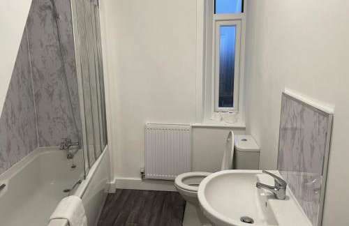 Modern Five Bed Long Stays and Contractors Welcome - Foto 5