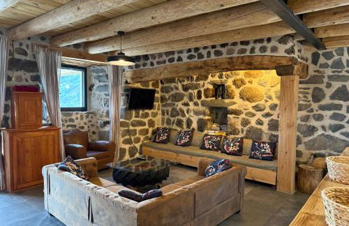 Gîte LE RABIOUZE - 4 épis, 15 pers, 22 couchages - Ancienne Bergerie rénovée, cachet d'origine conservé - Vue magnifique - Label Ecogîte - Foto 12