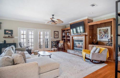 Bayou Breeze Retreat with Pool & River Access - Foto 32