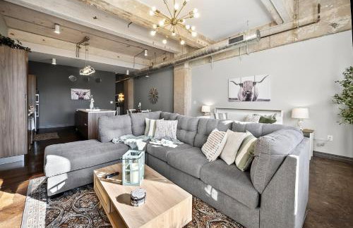 The Magnolia - Farmhouse Loft - Sleeps 10 - Valet - Foto 1