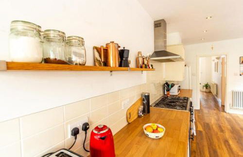 Charming Getaway - 3BR Home in the Heart of Chester - Photo 20