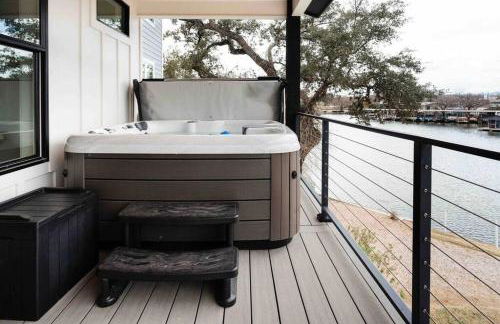 Luxury Lake LBJ Waterfront Home with Hot Tub and Boat Slip - Foto 49