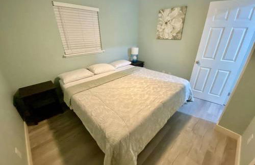 Serene renovated oasis near downtown area - Photo 12