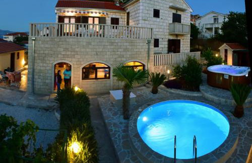 Apartments " Happy villa " - Photo 1