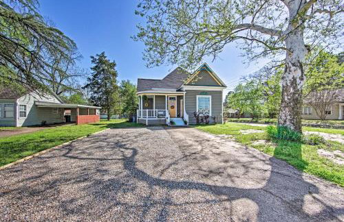Renovated 'Carnegie Cottage' - Walk to Dtwn! - Foto 27