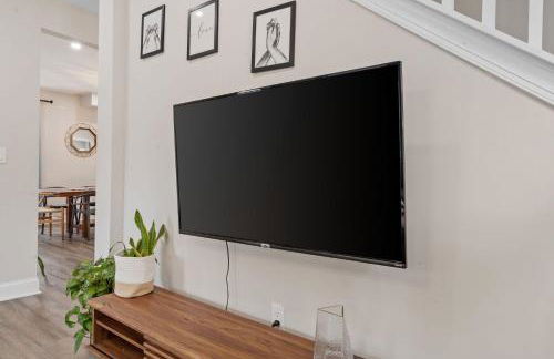 Beautifully Renovated 6BR 2BA 2 Blocks to Beach - Foto 31