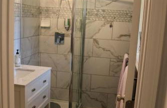 Modern Luxuries in a Quiet Convenient Location - Foto 9