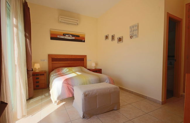 Sunny 3BR Villa w/ Endless Views & Heated Pool - Walk to Beach & Dining - Foto 4