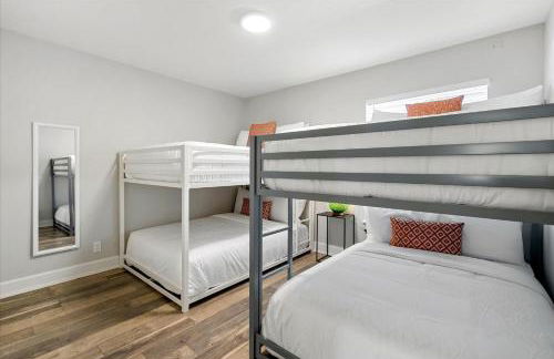 Backyard Oasis Heated Pool Game Room Gazebo - Foto 50