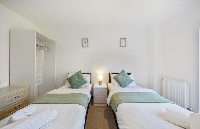 Lovely Flat With Free Parking & Wheelchair Access - Photo 9