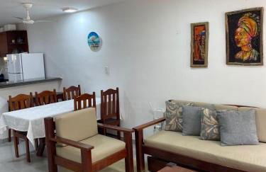 AP06 Espaçoso a 3 Minutos a Pé da Praia de Taperapuã, Acomoda até 8 Pessoas! - Foto 5