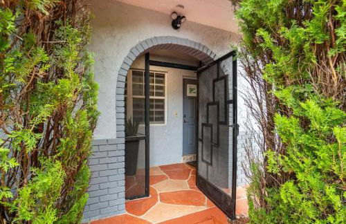 Three Bedroom Pool Home with Modern Interior Design - Foto 32