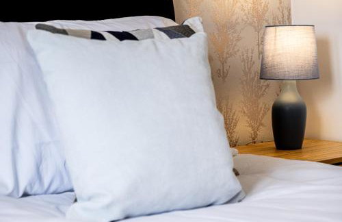 Contractors Retreat 3 bedroom house, sleeps up to 7, free parking - Foto 50