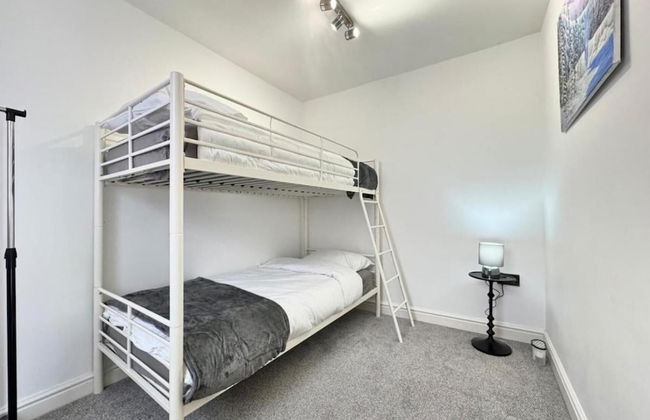 4 Guests - 2 Bedrooms - Parking - 9min City Centre - Photo 2