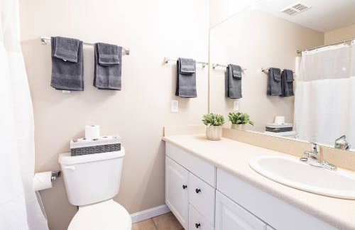 Downtown 2BR | Walk to Venues, Play house Square - Foto 27