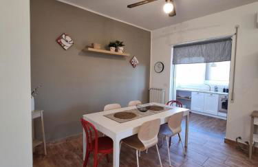 CITY HOUSE & FREE PARKING by Perry-Holiday moderno, panoramico e comodo fino a 6 ospiti - Foto 18