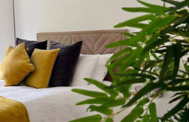 Forest Path luxury Studio Apartment with large bedroom bathroom and sauna Sleeps up to 4 - Photo 1