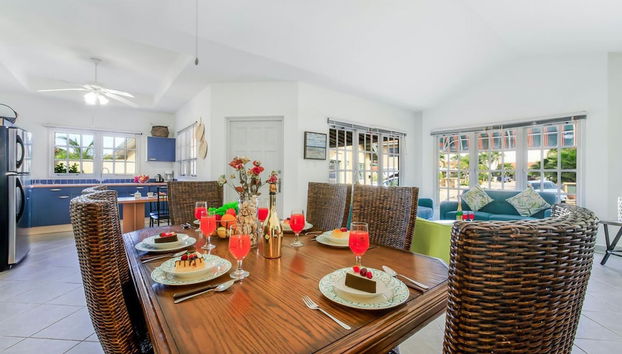 Tranquil 2BR 2BA in Gated Community Great Location - Foto 4, Habitación