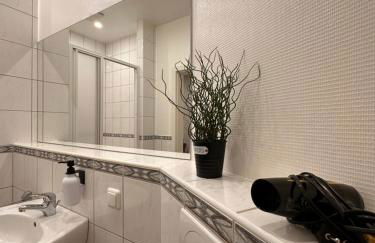 Bellahomes, Aircondition, private Parking, Netflix, Airport 30 Minuten - Foto 22