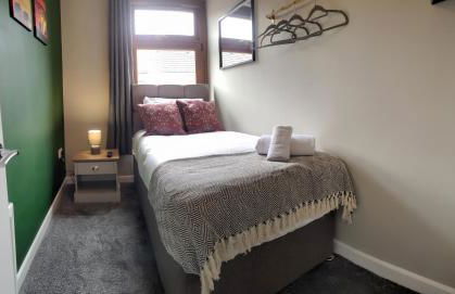 3 Doubles - Sleeps 8 - Ideal for Work Crews - Photo 10