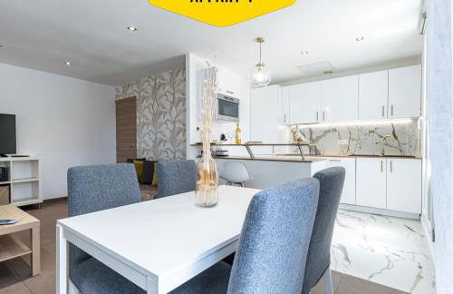 CASA REINE JEANNE- ideal groups & family -CENTRAL near train station - PARKING - New&CONFORT-AC - Foto 26