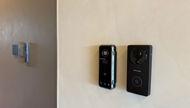 Check-in/check-out kiosk