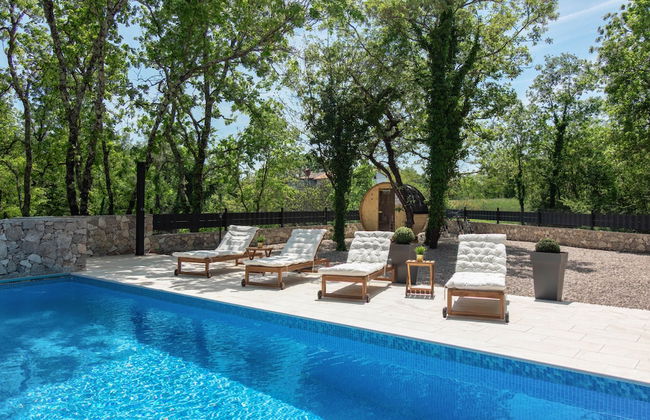 Villa PORTUM - Where Serenity & Comfort meet, Luxurious Woodland Retreat with Private Heated Pool & Amenities - Foto 51