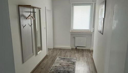 Eine modern renovierte Wohnung mit Balkonterrasse. - Foto 2