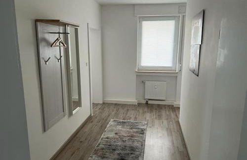 Eine modern renovierte Wohnung mit Balkonterrasse. - Foto 2