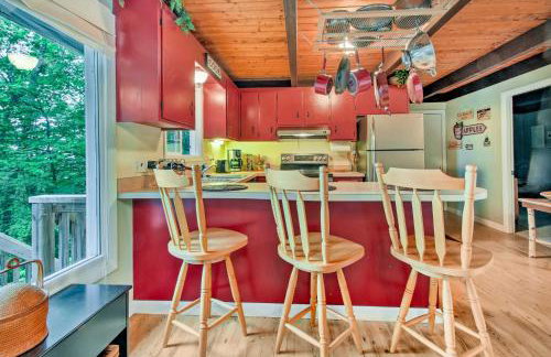 Conway Area Chalet with Mountain Views and Fire Pit! - Foto 7