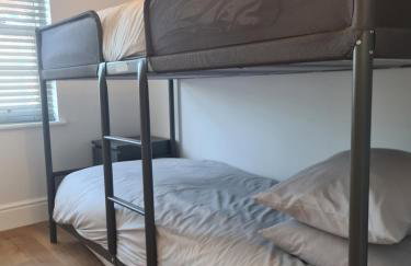 Number 10 - Stunning brand new house - sleeps 6 - free parking - Foto 33