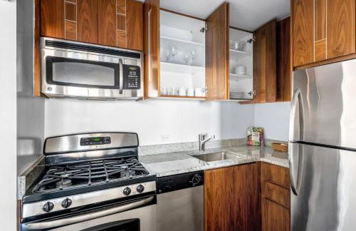 UES 1BR w Gym Doorman Stunning Roof NYC-505 - Foto 7