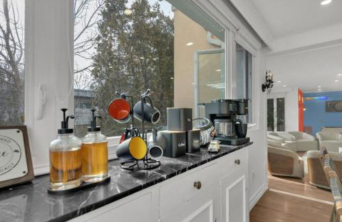 Fire and Fun Luxe Stay w Pool Hot Tub and Game Room - Foto 6