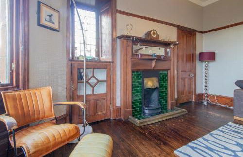 Beautiful, traditional 2 bed flat w free parking - Pass the Keys - Photo 41