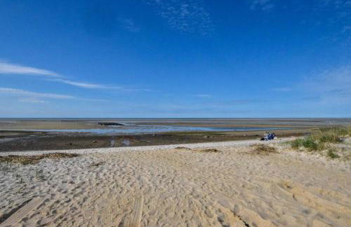 Water Views Walk to Beach Dogs Welcome - Photo 4