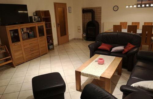 FH-Ostfrieslandtraum-mit-Wintergarten-und-eingezaeuntem-Grundstueck - Foto 2