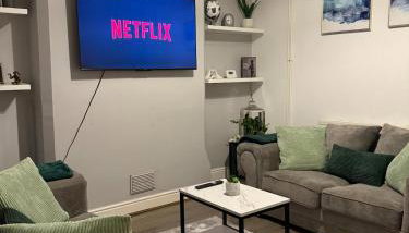 Stylish 2-Bed, Free Parking, Netflix, Coffee Machine, 5 mins from City Centre - Foto 1