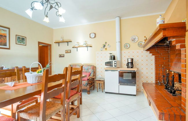 Tuscany Family Country Home - Photo 9