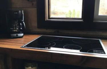 Petting Zoo! Hot Tub, 15 acres, stream & Romance! - Foto 5