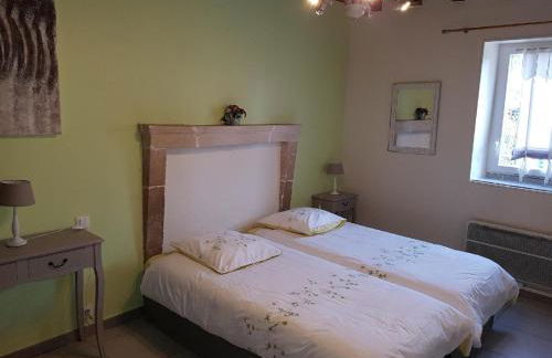 Gîte tout confort près du circuit des 24 Heures, cadre verdoyant, étang clos, 6 pers., lits faits - FR-1-410-207 - Photo 4