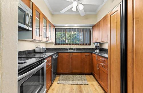 SAND CASTLE-Fun For Big Groups-Walk to Beach, Heated Pool, Lanai - Foto 9