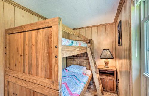 Bonfires and BBQs! Creekside Retreat in Marshall - Foto 18